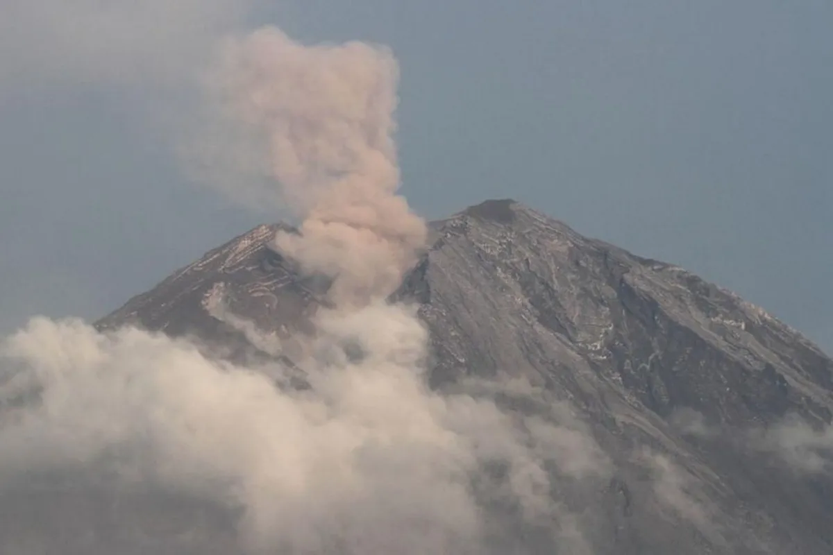 11 Gunung Api Erupsi Sepanjang 2026, Indonesia Berada di Cincin Api
