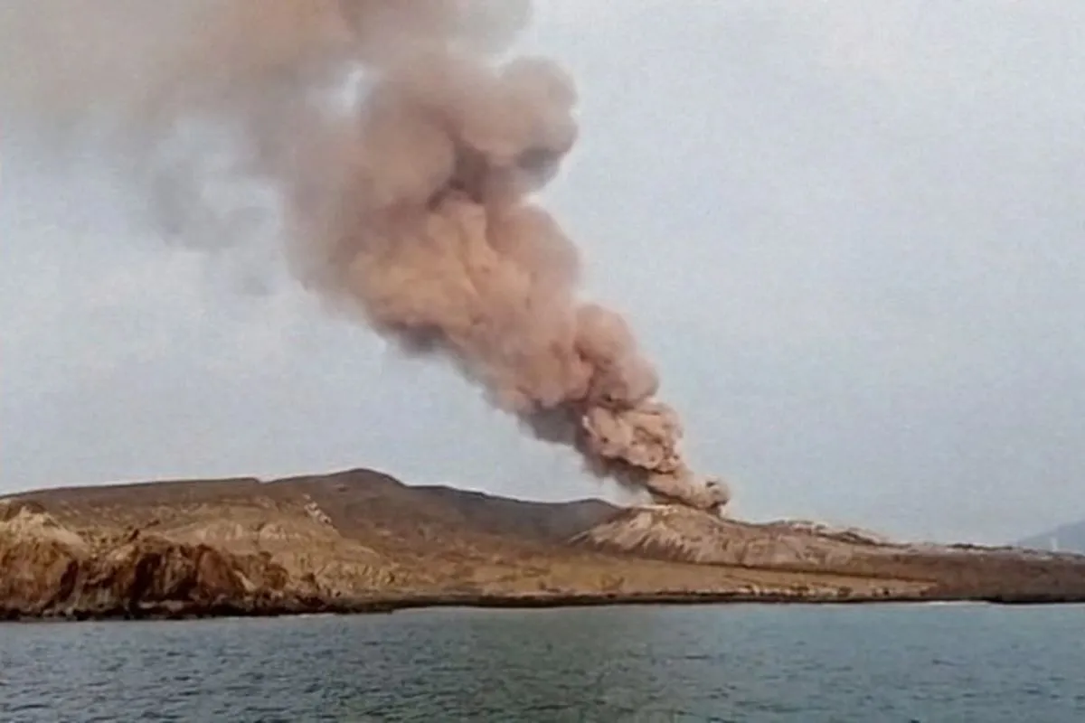 Gunung Anak Krakatau Siaga, Kapal Dilarang Dekati Kawah