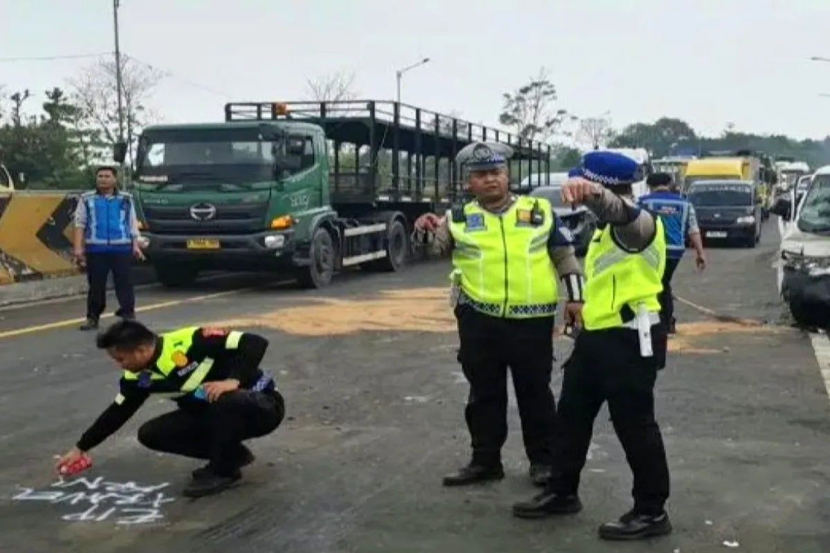 Kecelakaan beruntun terjadi di tol Cipularang km 91 arah Jakarta melibatkan 15 kendaraan, Rabu 07/10/2026