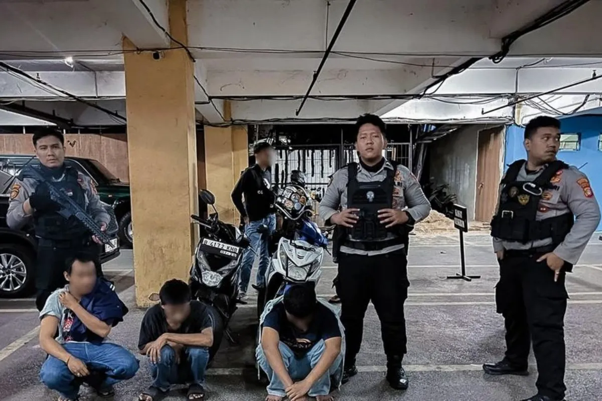 Polda Metro Jaya mengamankan 18 Pemuda yang hendak melakukan tawuran di Jakpus dan Jaktim, 16-17/10/2026