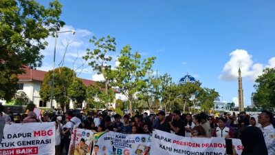 Aksi Dukung MBG Libatkan Ratusan Siswa di Batam, DPR Beri Kritik