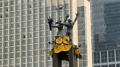Enam Aktivis Greenpeace Indonesia Ditahan, LBH Pertanyakan Dasarnya