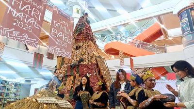 PCU Angkat Papua dalam Pohon Natal Terang Timur