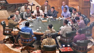 Prabowo Beri Waktu Satu Bulan untuk Bereskan Masalah Program MBG