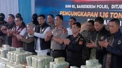 Tim Gabungan Bongkar Penyelundupan Ketamin 1 Ton di Kapal MT Global 168