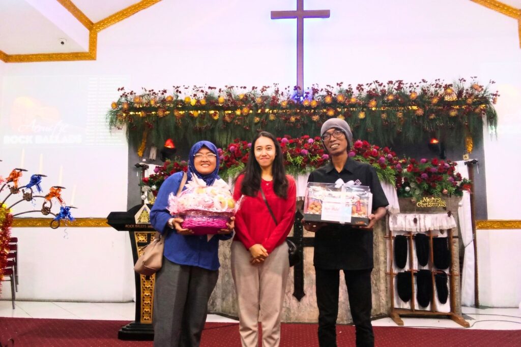 Penyaluran Parcel Natal Sehat Tentrem di Surabaya