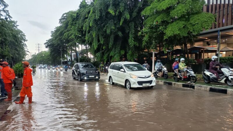 Banjir Jakarta Picu Macet Tol Dalam Kota, BMKG Ingatkan Hujan Lebat hingga 14 Januari 2026