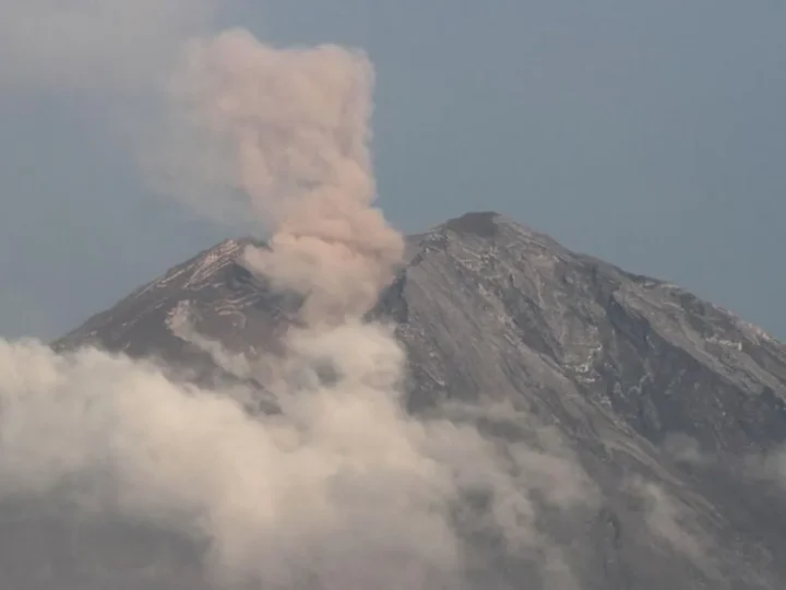 11 Gunung Api Erupsi Sepanjang 2026, Indonesia Berada di Cincin Api