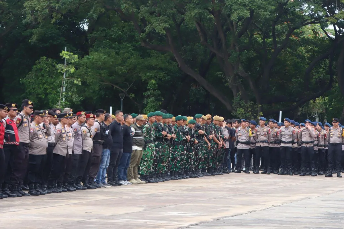 Strategi Pengamanan Humanis 7.728 Personel di Pasar Murah Lapangan Ikada