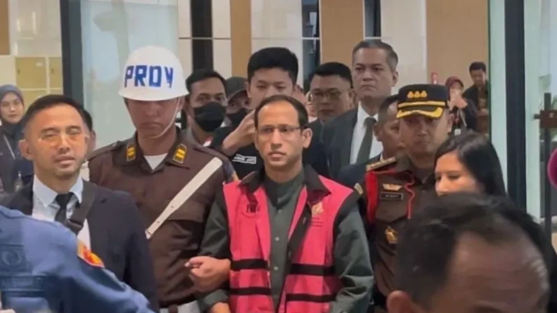 Paradoks Chromebook: Antara Transformasi Digital dan Skandal Saham Nadiem