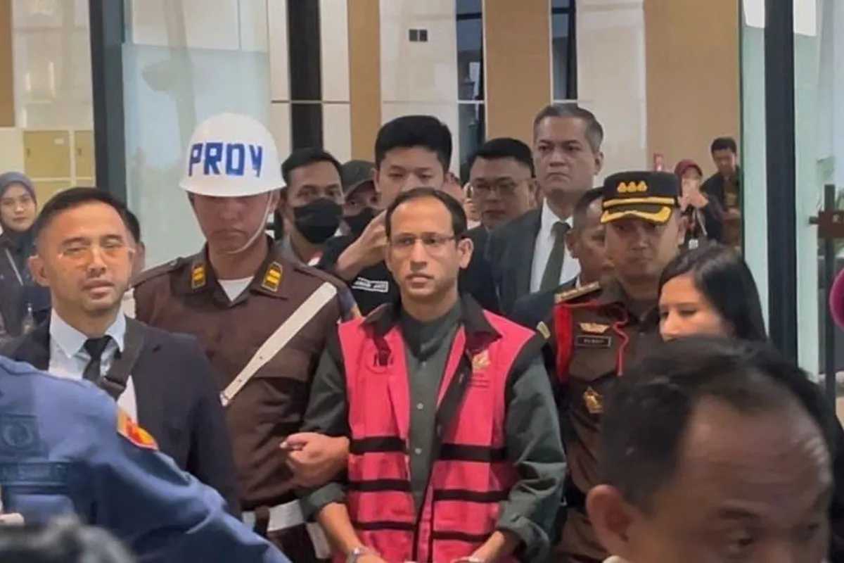 Paradoks Chromebook: Antara Transformasi Digital dan Skandal Saham Nadiem