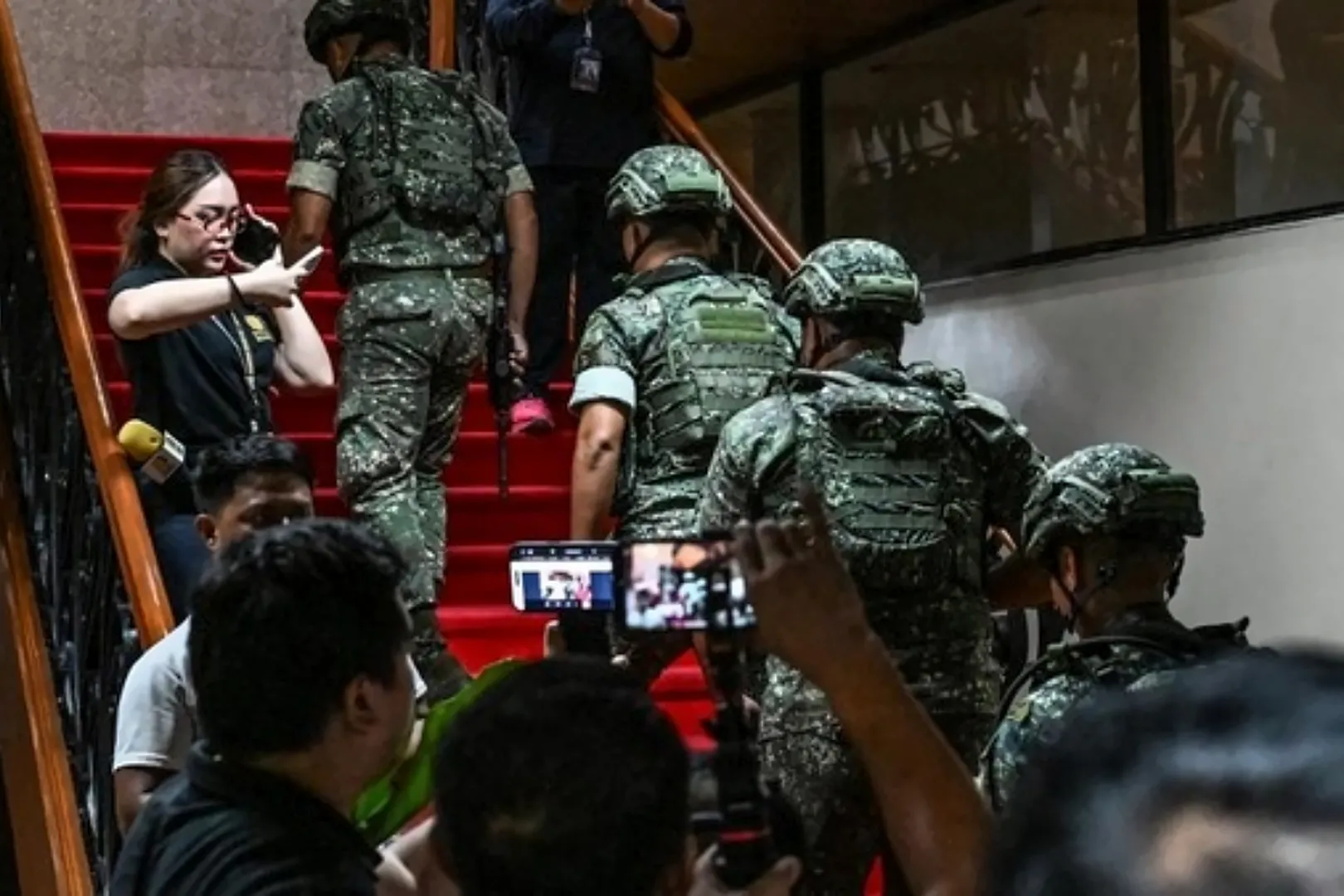 Pelarian Ronald Dela Rosa dan Runtuhnya Marwah Konstitusi Filipina