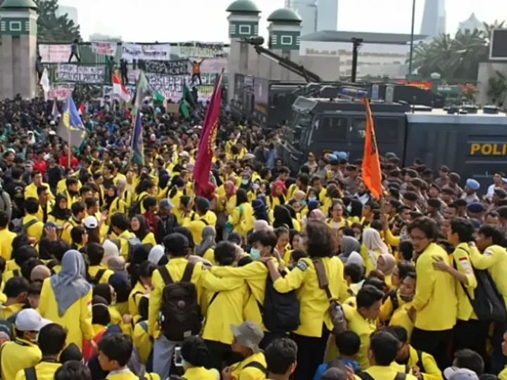 Demo Mahasiswa UI di Bundaran HI Soroti Rupiah dan Kenaikan BBM
