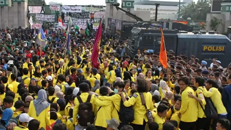 Demo Mahasiswa UI di Bundaran HI Soroti Rupiah dan Kenaikan BBM
