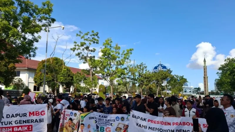 Aksi Dukung MBG Libatkan Ratusan Siswa di Batam, DPR Beri Kritik