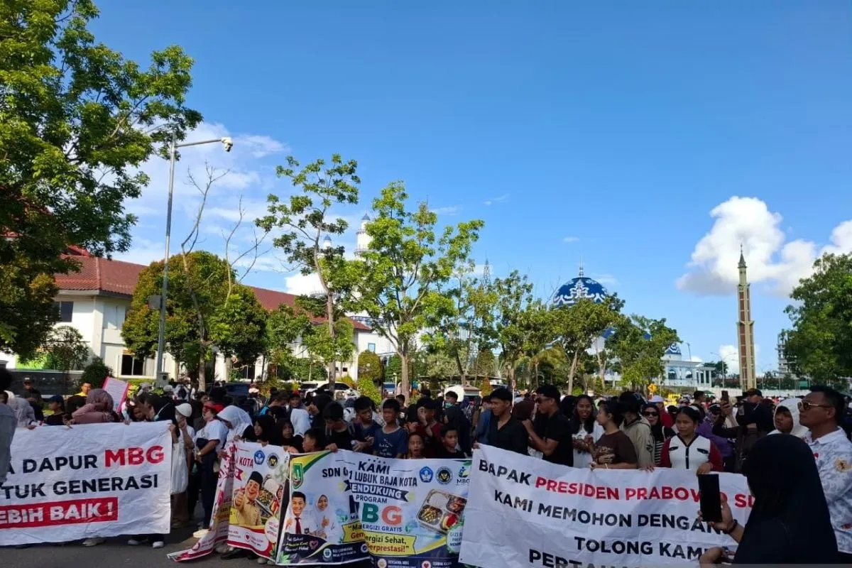 Aksi Dukung MBG Libatkan Ratusan Siswa di Batam, DPR Beri Kritik