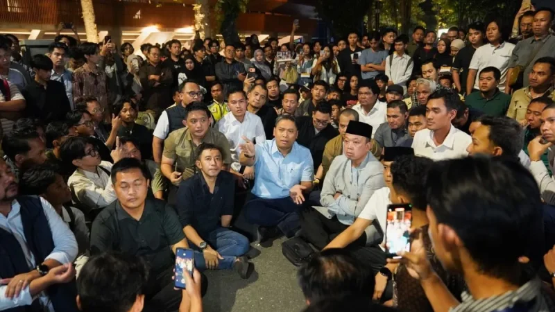 Diskusi Pejabat di UGM Ricuh, Mahasiswa Geruduk dan Paksa Dialog