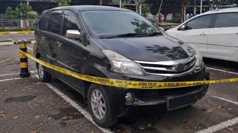 Mobil Pelat Merah Terparkir Diduga 4 Hari di Juanda, Jenazah Perempuan Ditemukan di Dalamnya