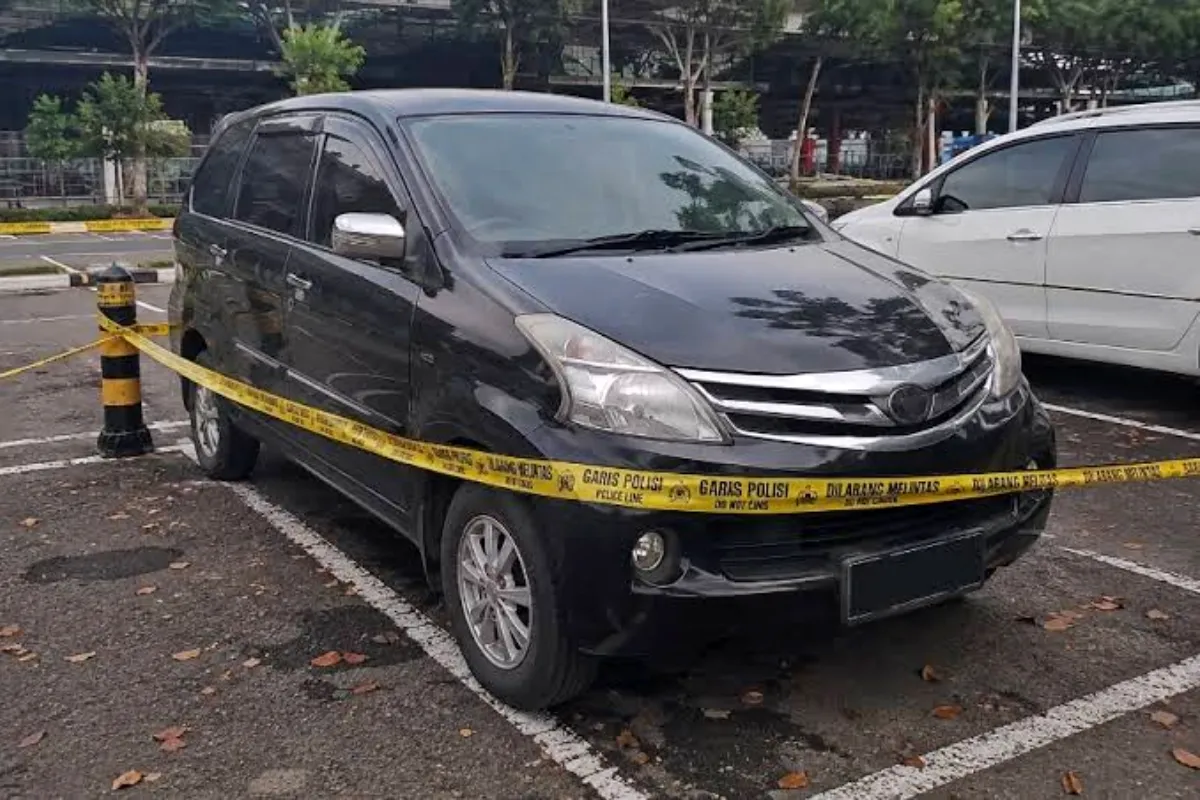 Mobil Pelat Merah Terparkir Diduga 4 Hari di Juanda, Jenazah Perempuan Ditemukan di Dalamnya