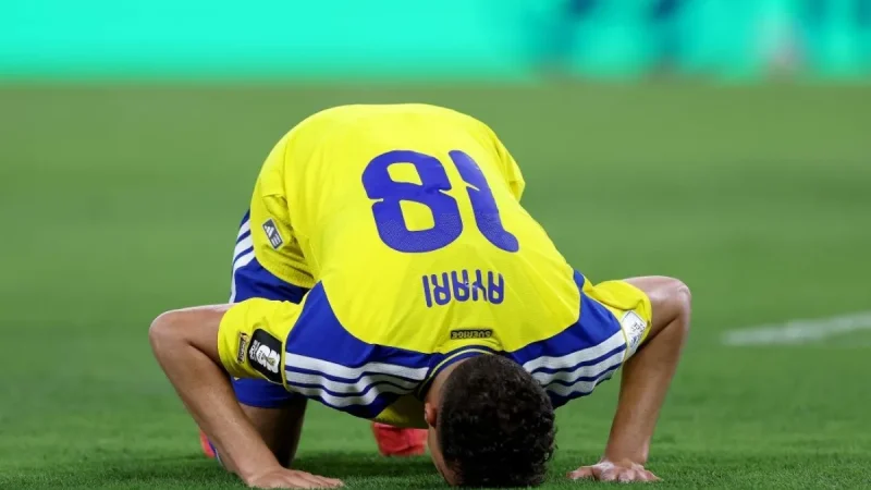 Yasin Ayari Sujud Usai Bobol Tunisia, Gol Debut Piala Dunia yang Penuh Dilema