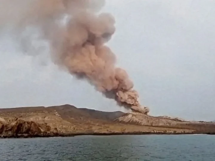 Gunung Anak Krakatau Siaga, Kapal Dilarang Dekati Kawah