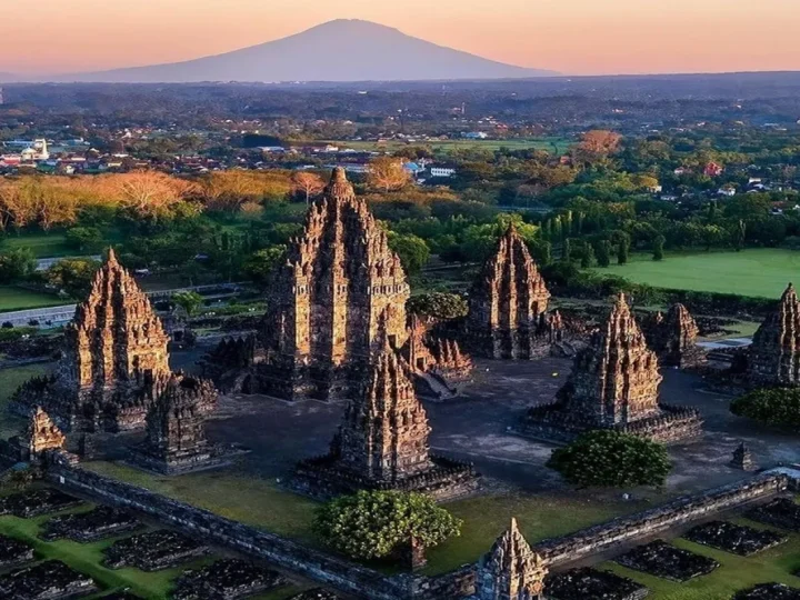 Mengapa Klaten Punya Banyak Candi? Jejak Mataram Kuno yang Masih Bertahan hingga Kini
