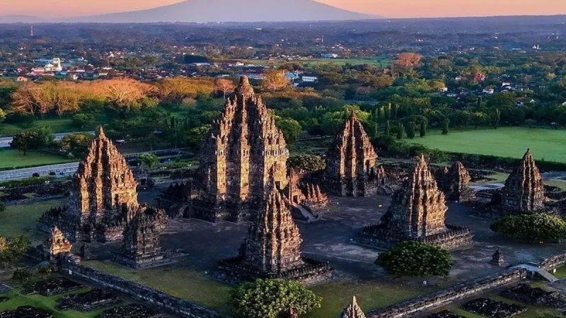 Mengapa Klaten Punya Banyak Candi? Jejak Mataram Kuno yang Masih Bertahan hingga Kini
