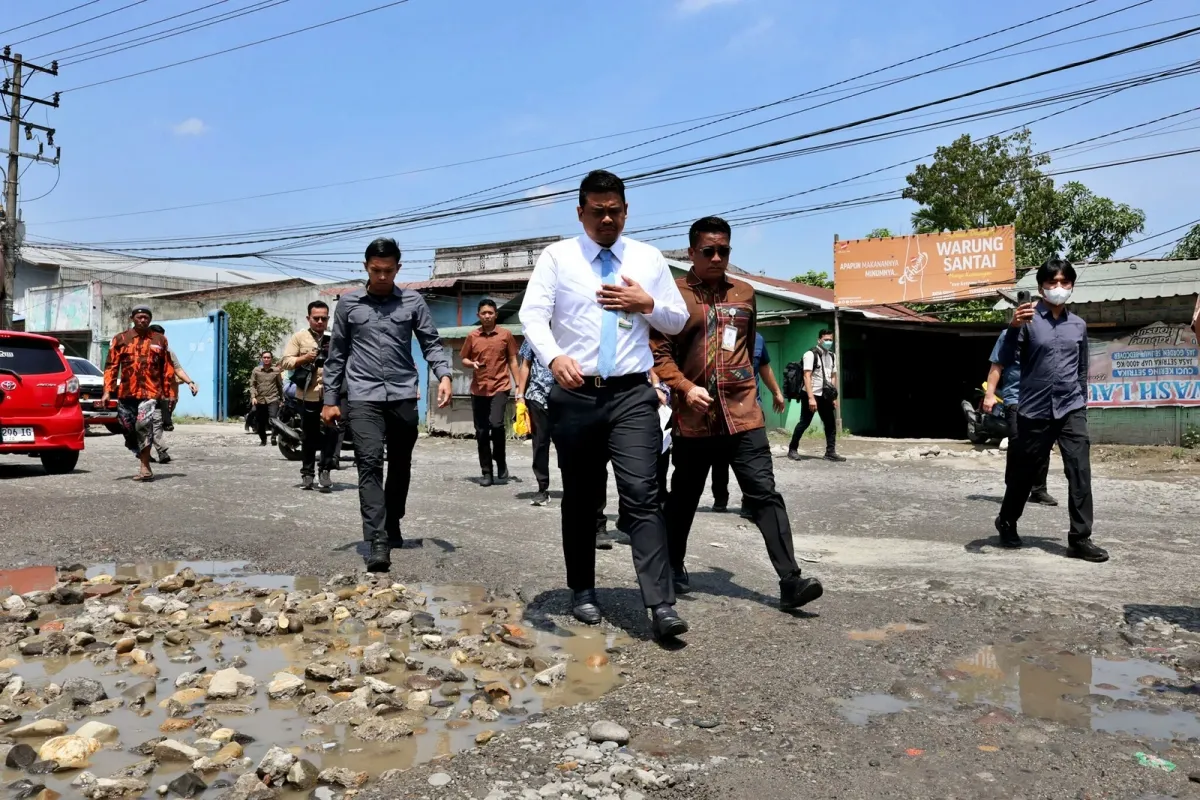 Warga Perbaiki Jalan Veteran Medan dengan Swadaya, Pemerintah Siapkan Perbaikan Permanen