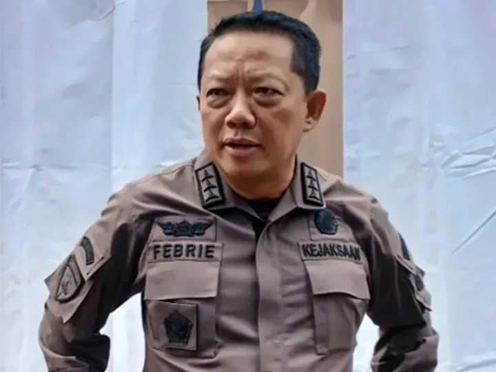 Rumah Febrie Adriansyah Dijaga TNI, Polri Geledah Cafe de’Clan