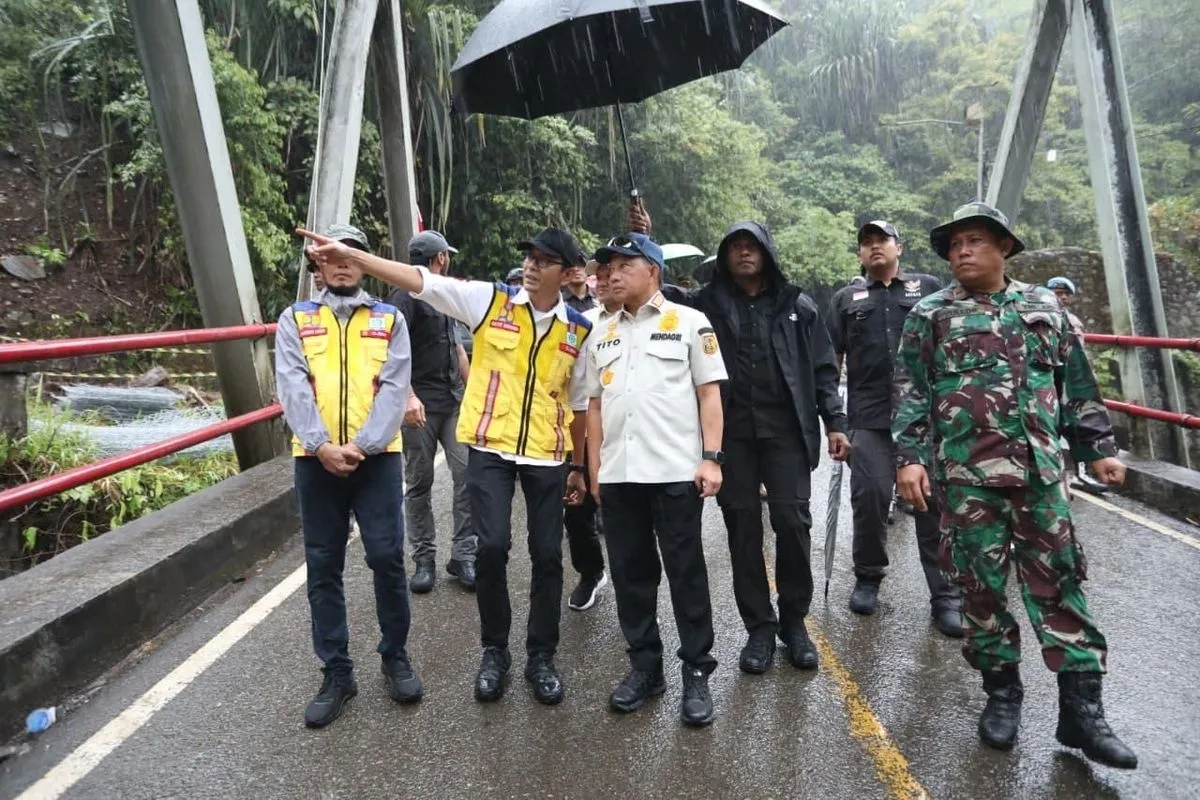 Jembatan Enang-Enang Diperbaiki Warga, Tito Siapkan Solusi Permanen