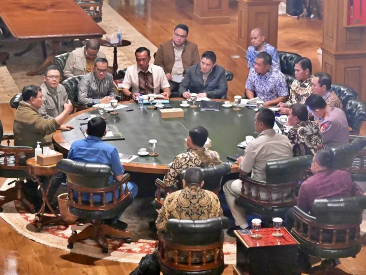 Prabowo Beri Waktu Satu Bulan untuk Bereskan Masalah Program MBG
