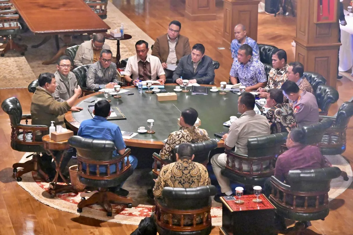 Prabowo Beri Waktu Satu Bulan untuk Bereskan Masalah Program MBG