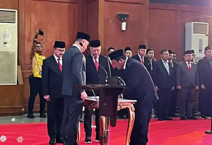 Lurah Tambak Wedi Dicopot Eri Cahyadi Usai Dugaan Jual Beli Stan SWK
