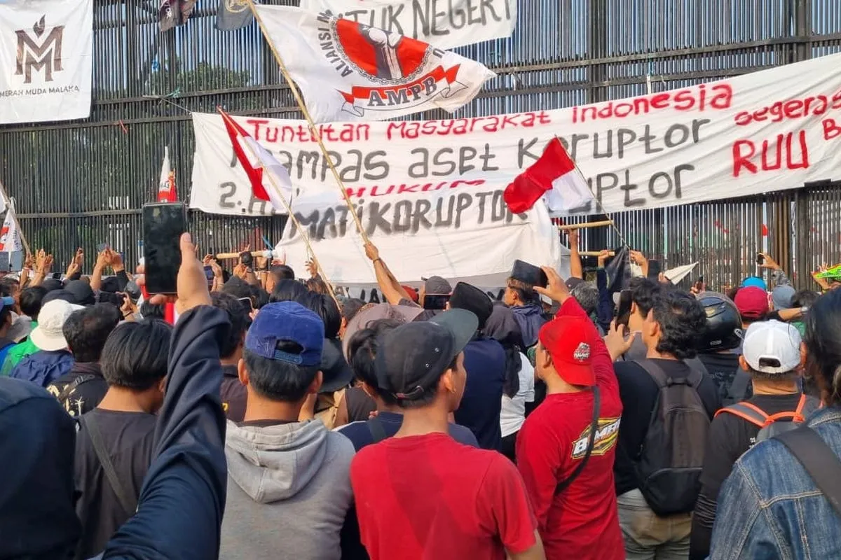 AMPB Sepakati RUU Perampasan Aset, Massa di DPR Malah Kecewa