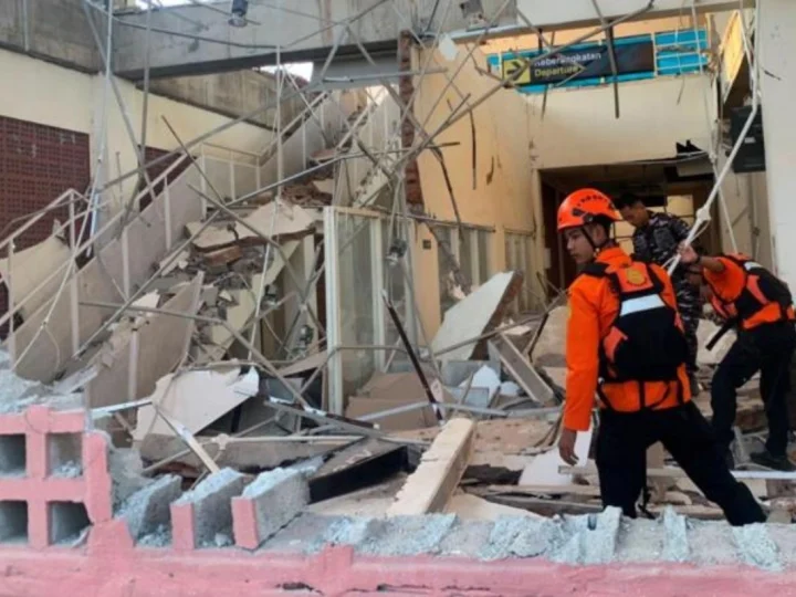 Gempa Bumi NTT, Pemerintah Cari Korban di Reruntuhan Maumere