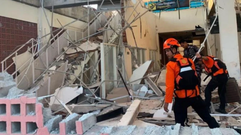 Gempa Bumi NTT, Pemerintah Cari Korban di Reruntuhan Maumere