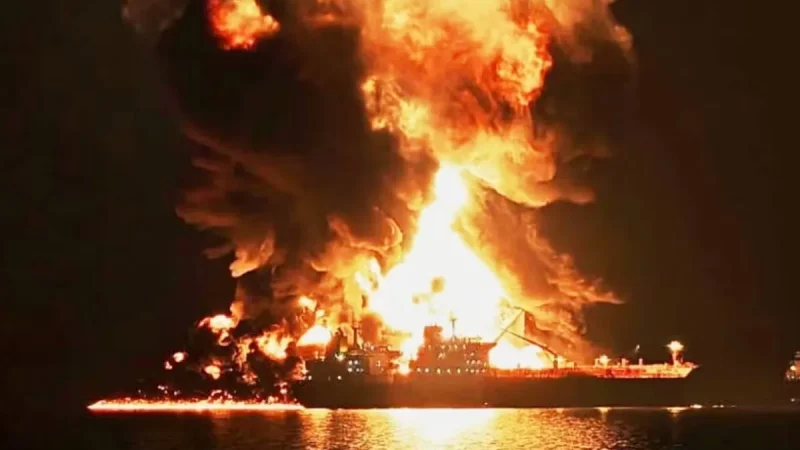 Iran Serang Kapal Tanker Yang Dikawal AS di Selat Hormuz, Dunia Khawatir Krisis Minyak Terulang