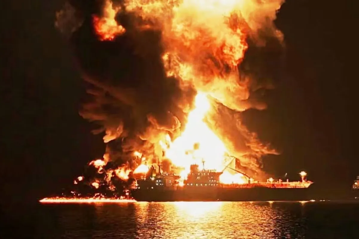Iran Serang Kapal Tanker Yang Dikawal AS di Selat Hormuz, Dunia Khawatir Krisis Minyak Terulang