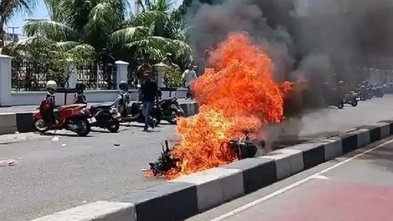 Hari Damai Aceh ke-21 Ricuh, Bendera Bulan Bintang Picu Bentrokan