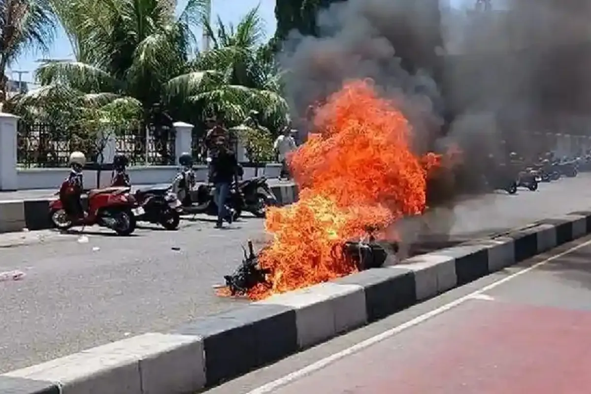 Hari Damai Aceh ke-21 Ricuh, Bendera Bulan Bintang Picu Bentrokan