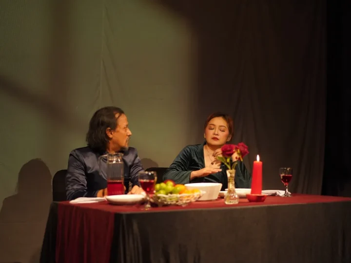 Pagelaran Teater Cara Menjadi Sederhana Bongkar Manusia yang Terlalu Patuh pada Prosedur