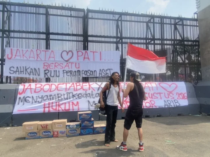 Demo 27 Agustus Disiapkan, Warga Pati Dirikan Posko di Depan DPR