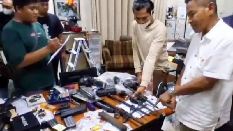 Buka Ruangan Sekolah, Tim Yayasan Temukan 995 Senjata hingga Narkoba di Pondok Pinang