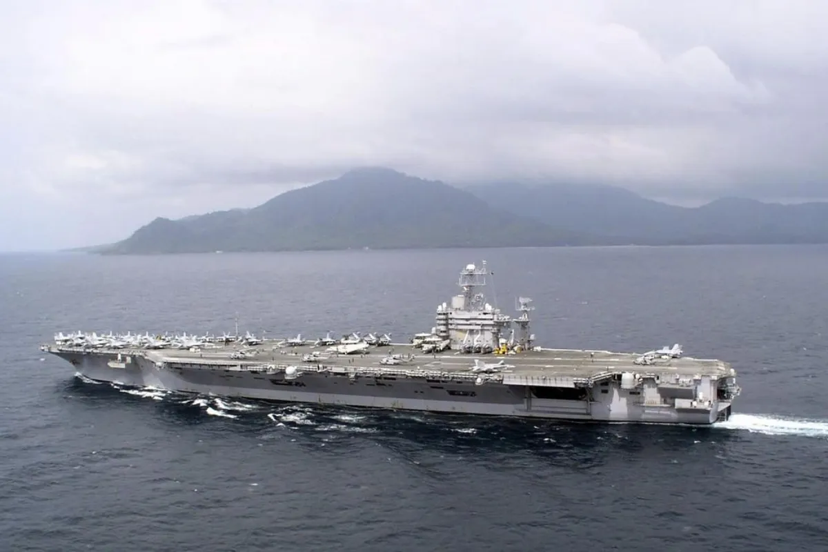 Kapal Induk USS Abraham Lincoln Diklaim Dilanda Bentrokan, 7 Personel Tewas